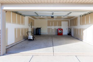 Property grounds - Charming and spacious home in Great Neighborhood! (Lubbock)