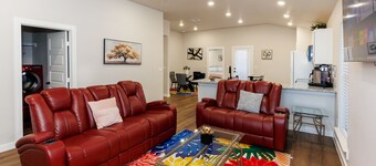 Charming and spacious home in Great Neighborhood!