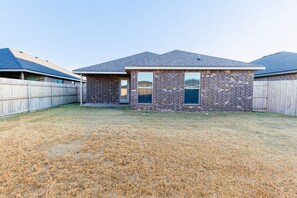 Exterior - Charming and spacious home in Great Neighborhood! (Lubbock)