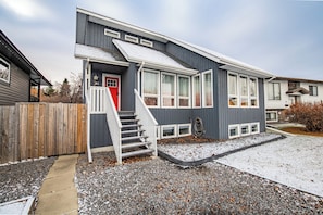 Exterior - Stylish & Cozy | King Bed | Arcade | Backyard & BBQ | Office & Hi-Speed Internet (Red Deer)