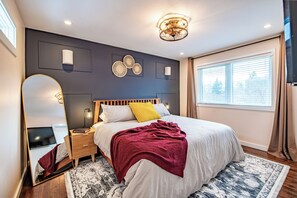 Tabla de planchar con plancha, wifi y ropa de cama 