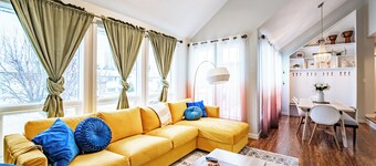 Stylish & Cozy | King Bed | Arcade | Backyard & BBQ | Office & Hi-Speed Internet