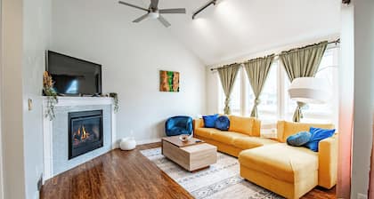 Stylish & Cozy | King Bed | Arcade | Backyard & BBQ | Office & Hi-Speed Internet