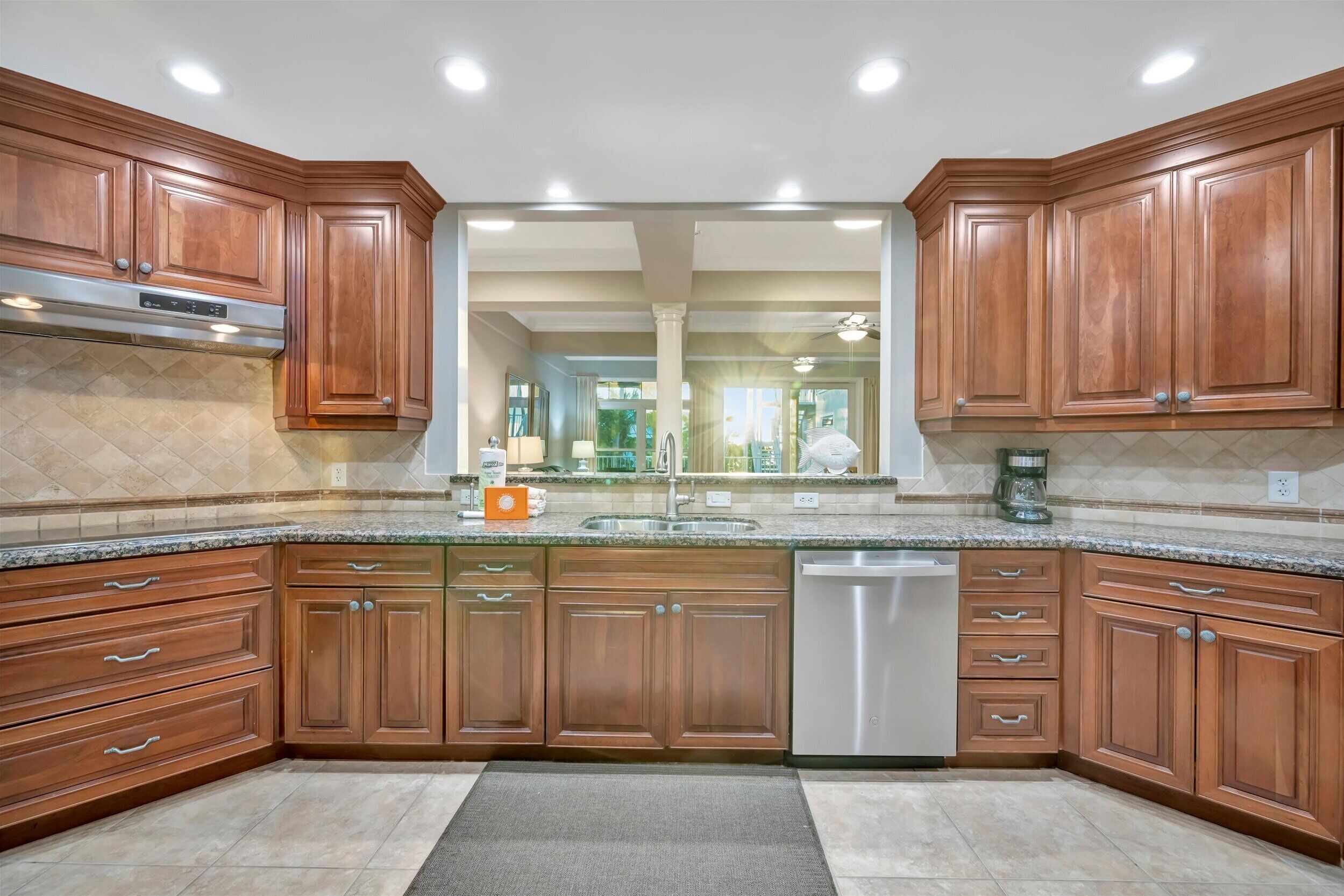 Premium Condo, 4 Bedrooms, Beach View, Beachside | Private kitchen