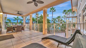 Premium Condo, 4 Bedrooms, Beach View, Beachside | Outdoor dining
