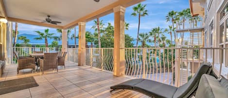 Premium Condo, 4 Bedrooms, Beach View, Beachside | Outdoor dining