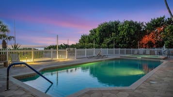 Premium Condo, 4 Bedrooms, Beach View, Beachside | Iron/ironing board, free WiFi