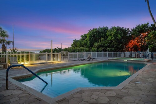 Holmes Beachfront Oasis