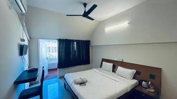 Deluxe Double Room, City View | Desk, laptop workspace, soundproofing, free WiFi