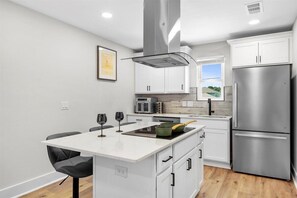 Private kitchen - Cozy 1-bedroom apartment in beautiful Gulf Breeze with AC (Gulf Breeze)