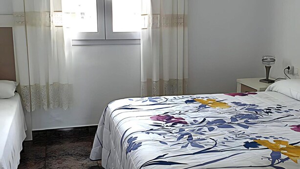 1 bedroom, iron/ironing board, bed sheets - Sea-view Apartment With Terrace (Conil de la Frontera)