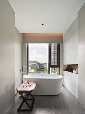 Presidential Studio Suite | Private spa tub - AMIX Hotel (Wuhan)