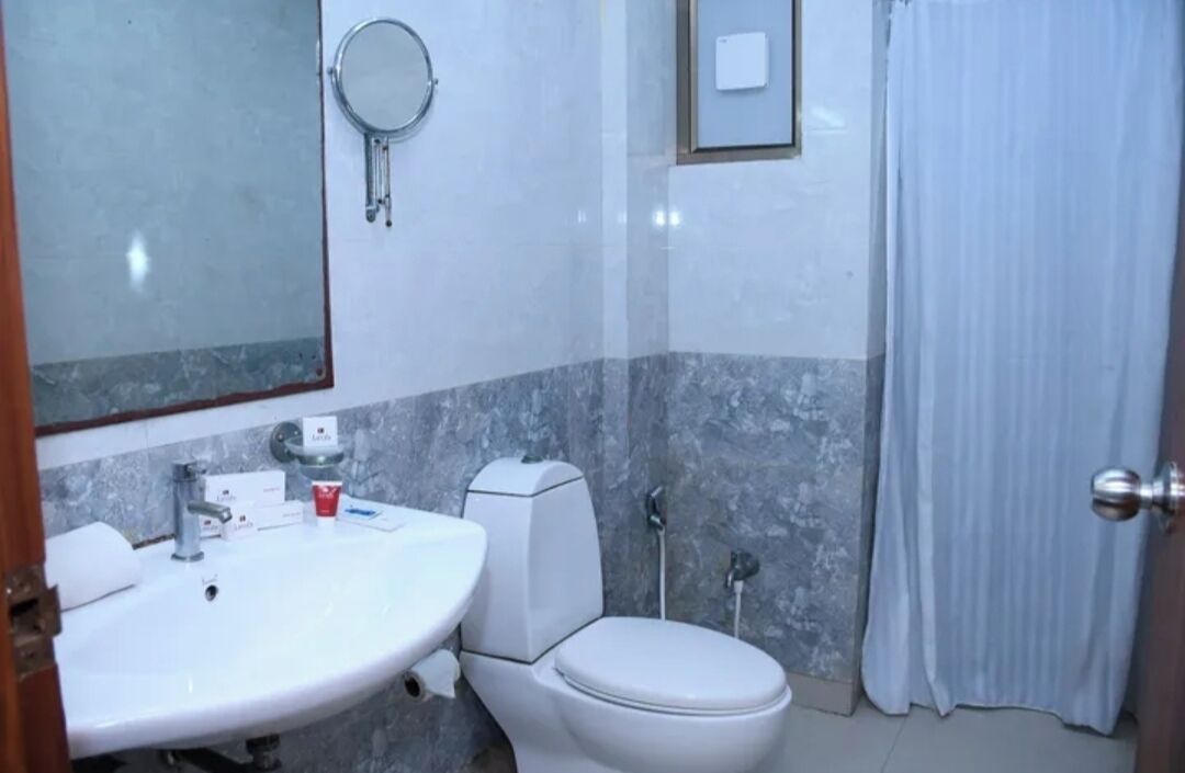 Double Room | Bathroom | Shower, free toiletries, towels, soap