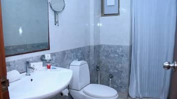 Double Room | Bathroom | Shower, free toiletries, towels, soap