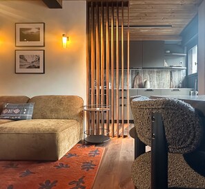 Televisión y chimenea 