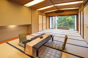 Japanese-style Room | Blackout drapes, free WiFi - CHIGUSAHOTEL (Kitakyushu)