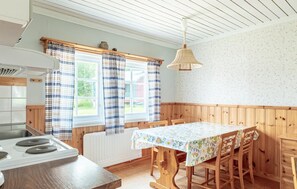 Kylskåp, mikrovågsugn, ugn och spishäll