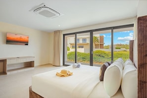 4 bedrooms, iron/ironing board, travel cot, free WiFi - 4BR with Private Pool at Salty Breeze by Bocobay (Noord)