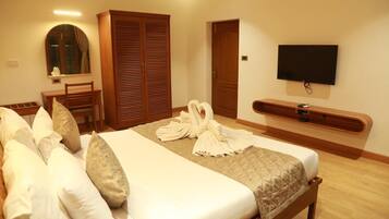 Honeymoon Villa, 1 King Bed with Sofa bed, Balcony, Garden View | Premium bedding, down duvets, blackout curtains, soundproofing