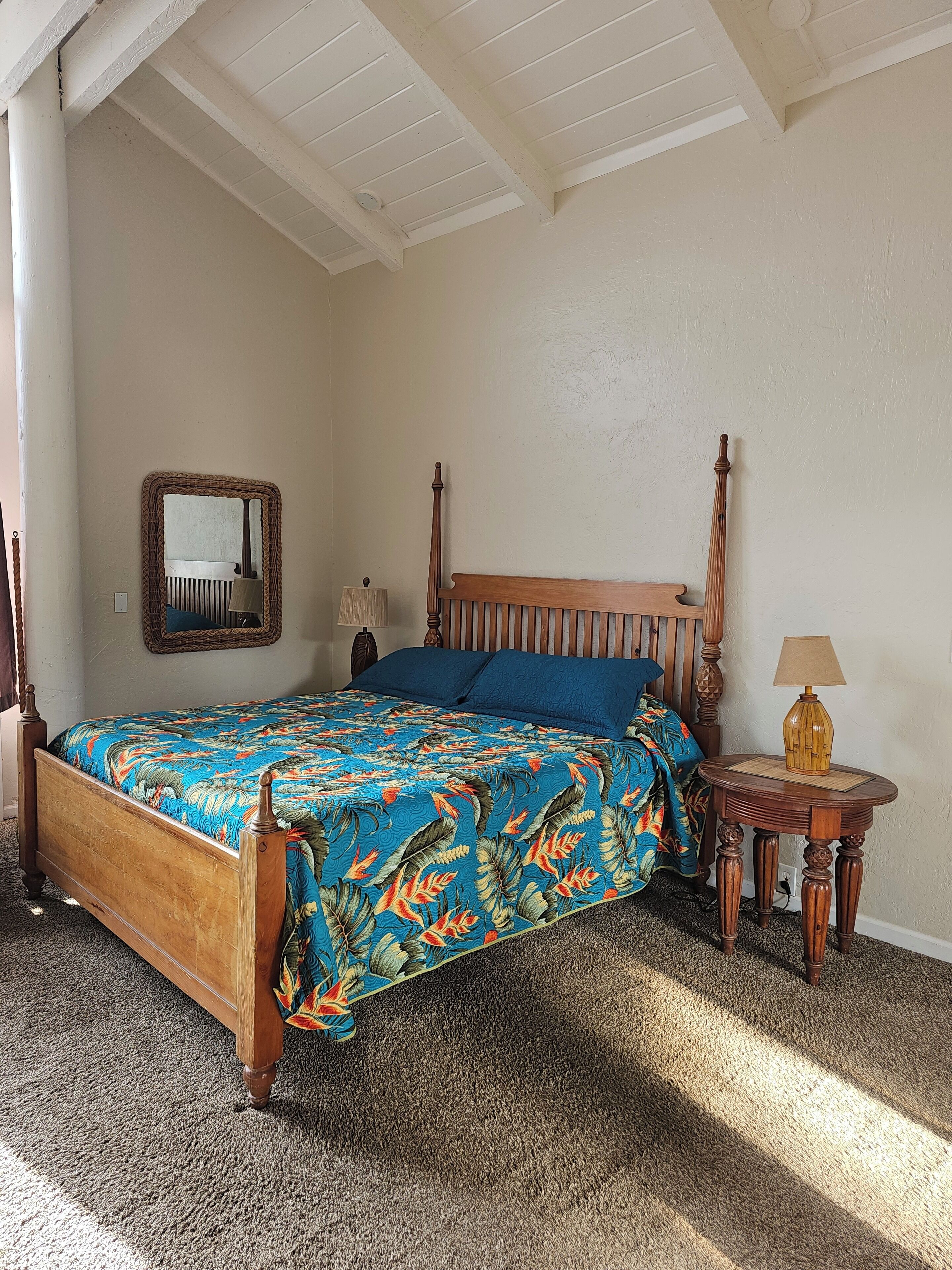 5 bedrooms, iron/ironing board, WiFi, bed sheets