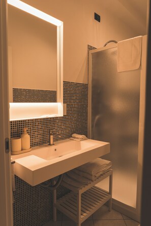 Bathroom - WowMilano Escape (Zorlesco)