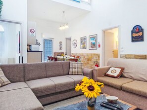 TV - Beautiful private villa for 8 guests with private pool, WIFI, A/C, TV and patio (Alcamo)