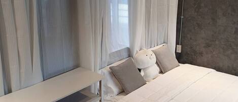 2 bedrooms, iron/ironing board, Internet, bed sheets