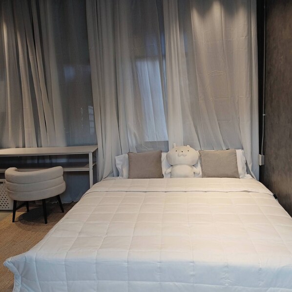 2 bedrooms, iron/ironing board, internet, bed sheets