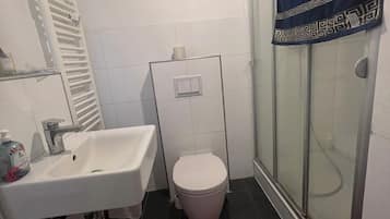 Handtücher, Seife, Toilettenpapier