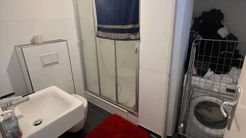 Handtücher, Seife, Toilettenpapier