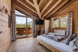 Deluxe Apartment, Balcony, Mountain View | Soundproofing, free WiFi - Schickster Mountain Lodge (Leutasch)