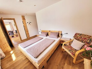 Classic Apartment, Garden View | Soundproofing, free WiFi - Schickster Mountain Lodge (Leutasch)