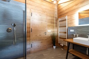 Bathroom - Schickster Mountain Lodge (Leutasch)