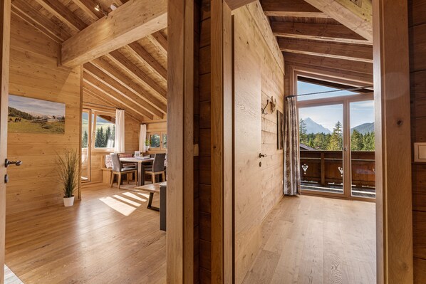 Deluxe Apartment, Balcony, Mountain View | Soundproofing, free WiFi - Schickster Mountain Lodge (Leutasch)