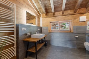 Deluxe Apartment, Balcony, Mountain View | Bathroom - Schickster Mountain Lodge (Leutasch)