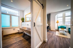 Unclassified image, 2 of 17, button