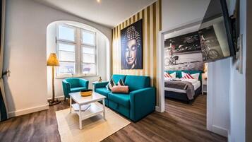 Fernseher, Stereoanlage