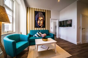 Unclassified image, 4 of 17, button