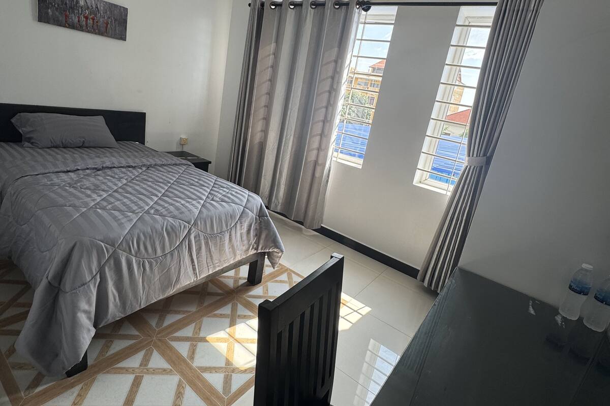 Habitación individual estándar | Escritorio, espacio para trabajar con laptop y cortinas blackout