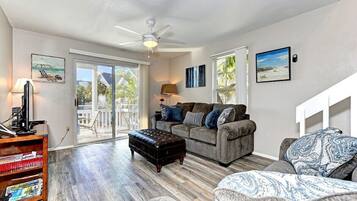 House, 3 Bedrooms, Balcony | Living room