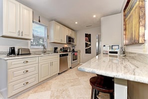 Interior - Beautiful 3 Bedroom 2 Bathroom Home Steps From the Beach (Holmes Beach)