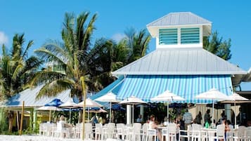 House, 3 Bedrooms, Balcony | Outdoor dining