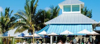 Beautiful 3 Bedroom 2 Bathroom Home Steps From the Beach
