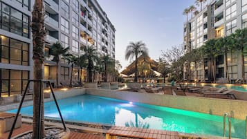 2 kolam renang outdoor