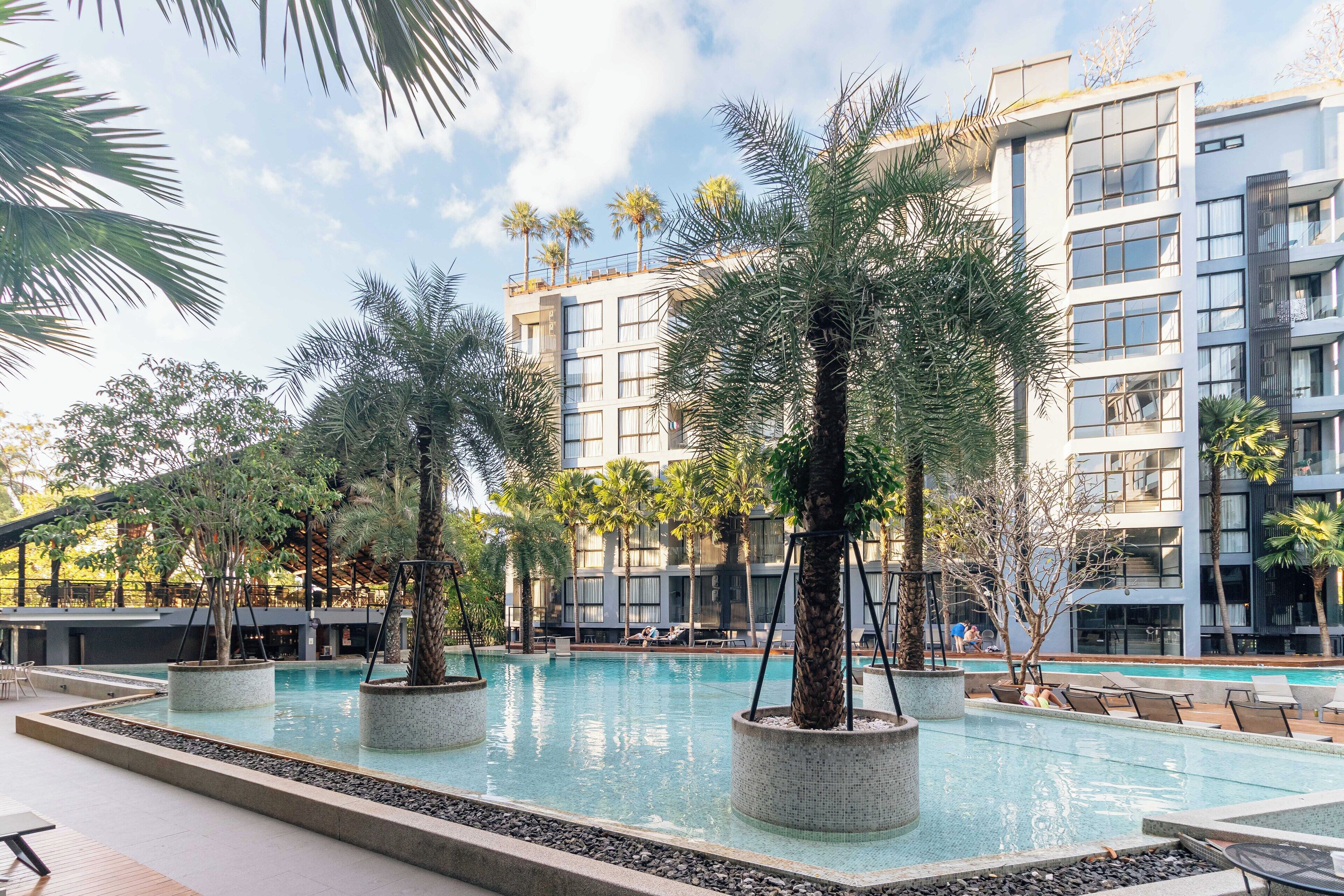 สระว่ายน้ำกลางแจ้ง