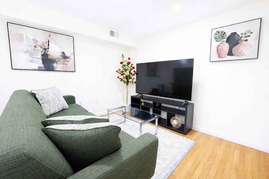 Downtown - Entire Apartment - 2br / 2ba - Baltimore