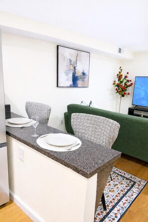 Dining - Downtown - Entire Apartment - 2BR / 2BA (Baltimore)