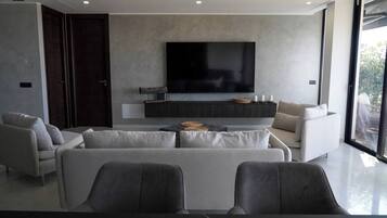 Vil·la, 4 dormitoris, piscina privada, vistes a la ciutat | Interior