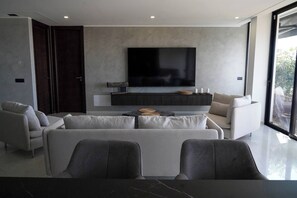 Villa, 4 habitaciones, piscina privada, vistas a la ciudad | Interior