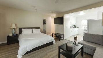 Desk, iron/ironing board, WiFi, bed sheets